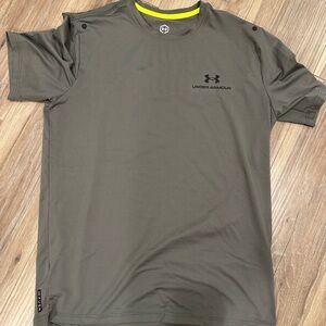 Men’s under armor rush tee